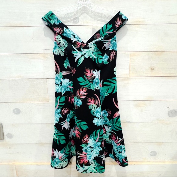 Guess black sleeveless floral a line dress ❤️ - Picture 3 of 8